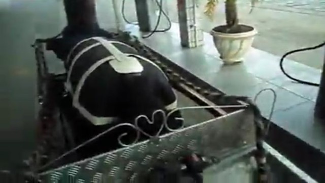 Девушка, заправьте мою карету!