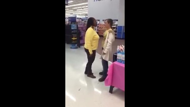 Женская драка в магазине Walmart в Техасе