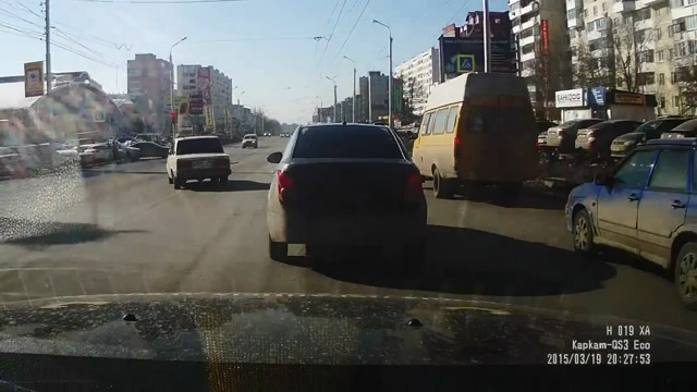 Авария дня 1886. В Уфе автомобиль сбил пенсионерку на светофоре