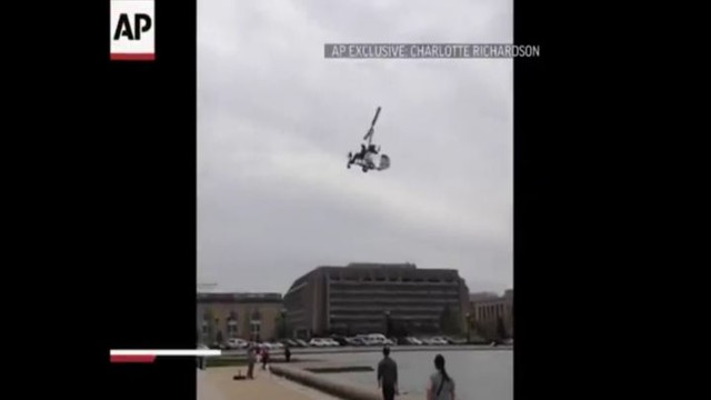 Почтальон на гирокоплане приземлился у здания Капитолия в Вашингтоне
