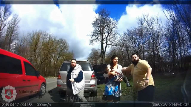 Литовские полицейские опять отличились спасая ребёнка