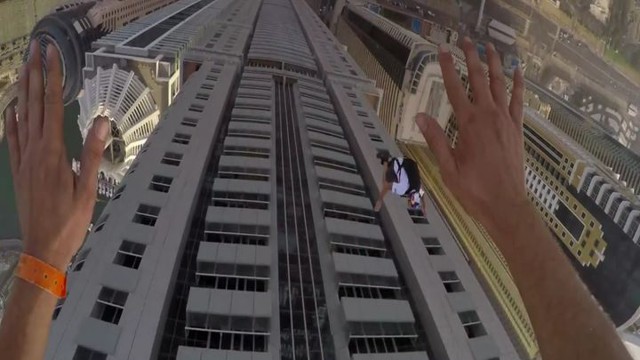 Захватывающие прыжки с небоскреба в Дубаи
