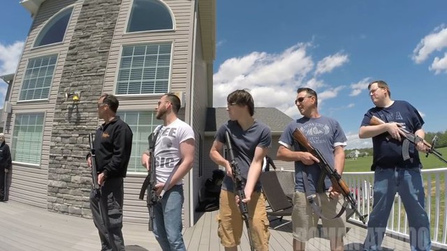 Необычный способ подарить бабушке новую машину