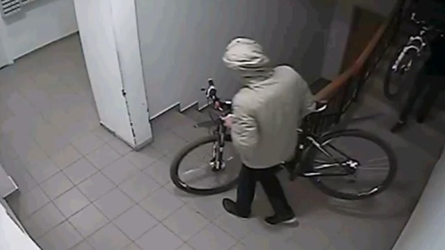 Воры «засветились» перед камерой во время кражи велосипедов