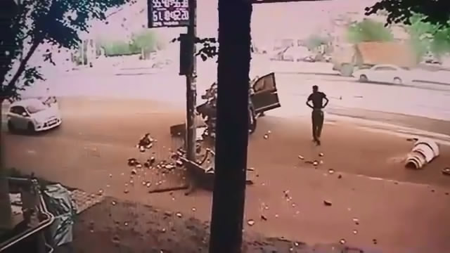 Авария дня 2003. В Москве Лексус сбил двух мужчин