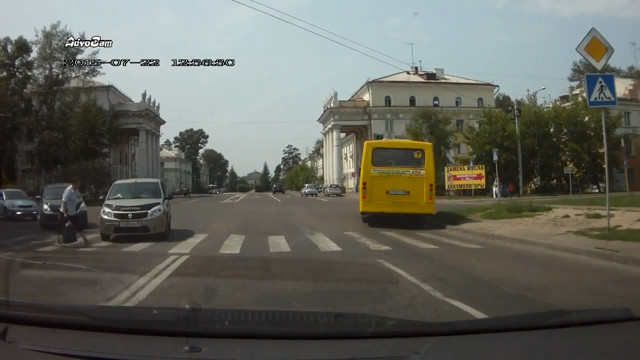 Девушка сбила женщину
