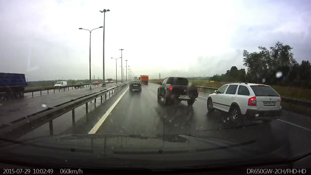 Агрессивный водитель пикапа