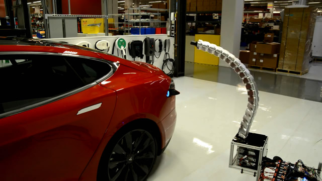 Роботизированная зарядка для Tesla