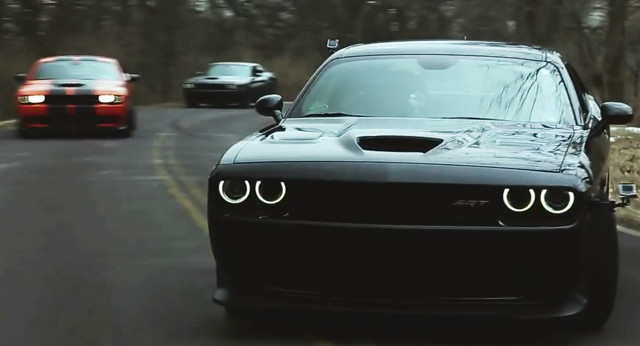 Красивое видео с тремя Dodge Challenger Hellcat