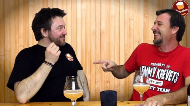 Весёлые немцы пьют весёлое пиво с гелием