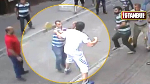 Ирландский турист против толпы турецких торговцев