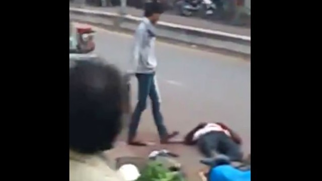  Убийство средь бела дня в Индии