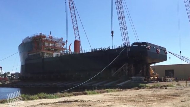 Спуск корабля на воду
