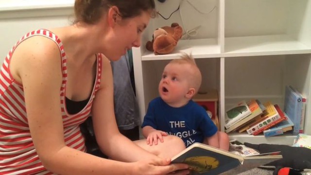 Этот чудесный малыш так любит книжки, что ужасно переживает каждый раз, когда они заканчиваются