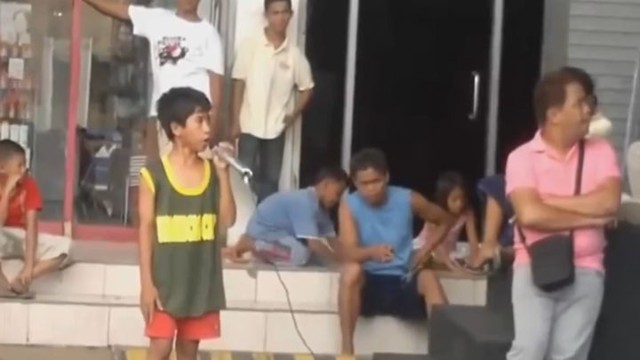 Филиппинский мальчик с невероятным голосом исполняет легендарную песню «I Will Always Love You