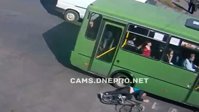 Маршрутка насмерть задавила велосипедиста в Днепродзержинске