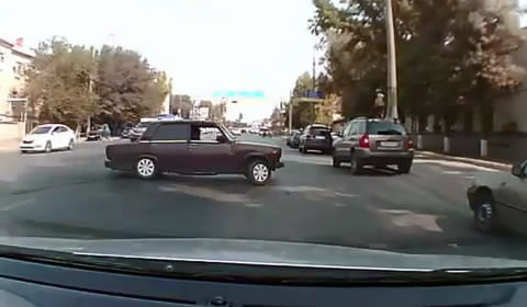 Авария дня 2074. ДТП с ВАЗом в Волгограде