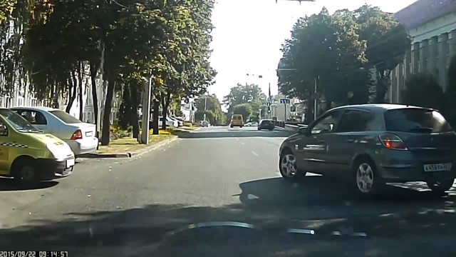 Женщина за рулем, как всегда на высоте 