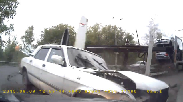 Авария дня 2101. Автовоз на красный