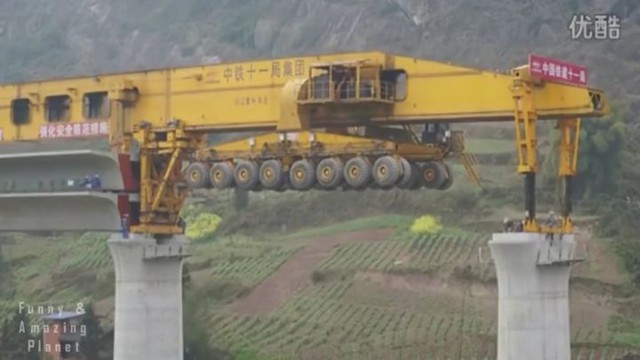 Удивительная машина для сборки моста