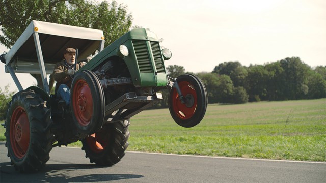 Дрифт на фермерском тракторе