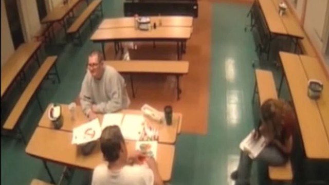 Пациент психбольницы порезал ножницами медсестру 