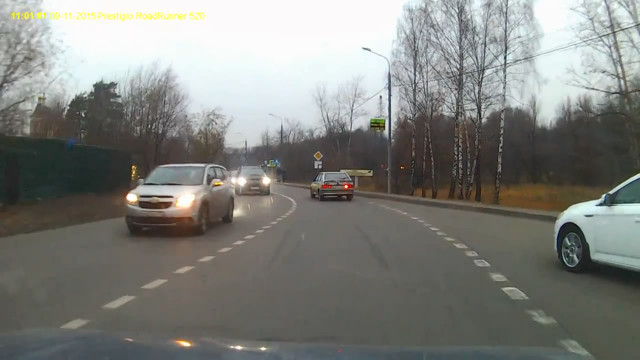 Самоуверенный белый Форд