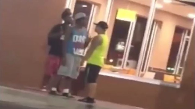 Уличный хулиган, издевавшийся над бездомным, получил по заслугам