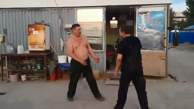 Поединок двух "синих" бойцов