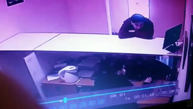 Мужчина воткнул знакомому нож в голову