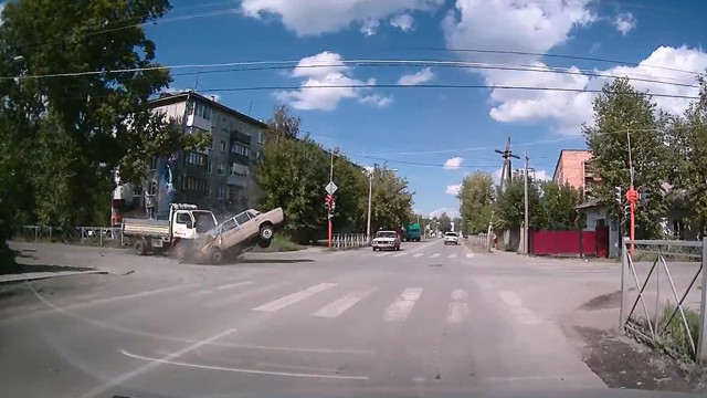 Смертельная попытка проскочить перекресток