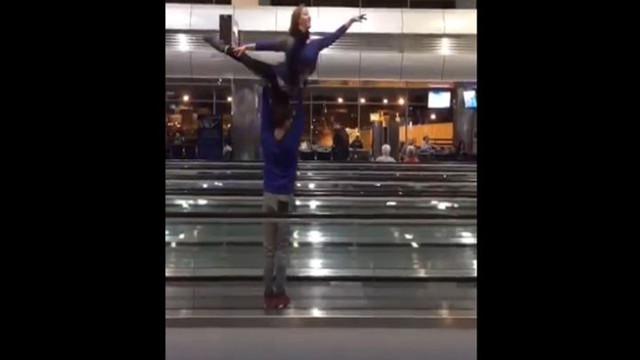 Когда балетная труппа застряла в аэропорту