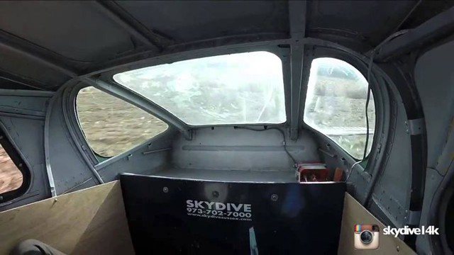 Крушение самолета глазами парашютистов