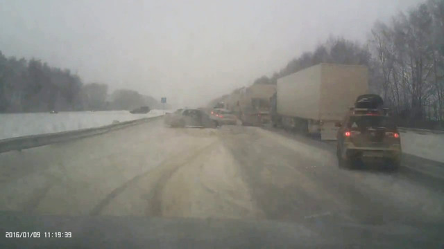 На трассе М4 "Дон" столкнулись семь автомобилей
