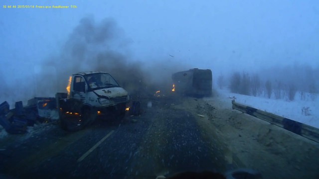 Авария дня. Массовое ДТП с грузовиками и автобусом