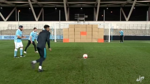 Удивительные футбольные трюки от игроков «Арсенала» и «Манчестер Сити»