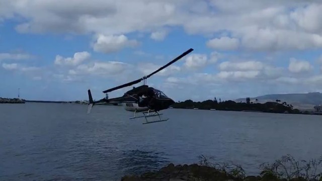 Крушение вертолета рядом с Перл-Харбором засняли на видео