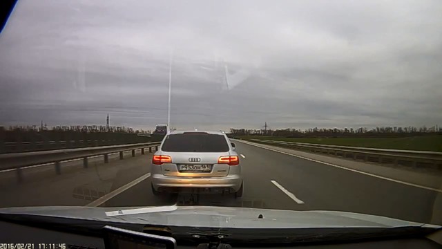 Авария дня. Водитель Ауди проучил леворядника