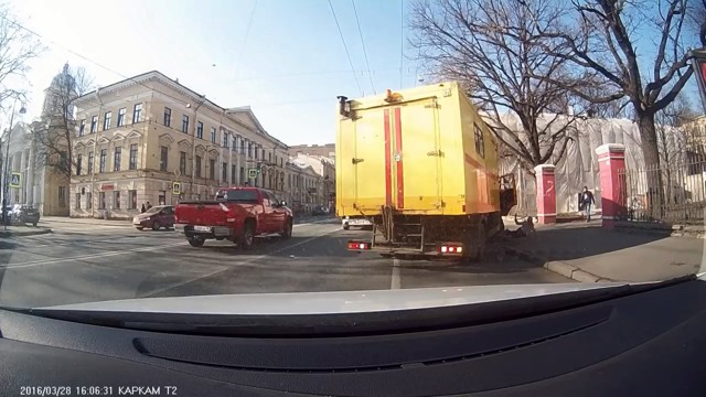 Грузовик наехал на велосипедистку