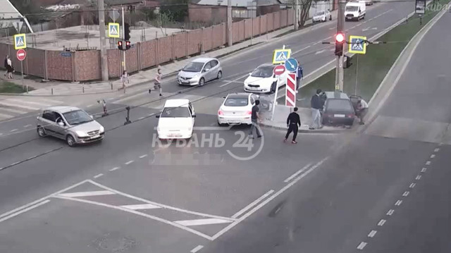 Авария дня. C правого ряда и без поворотника
