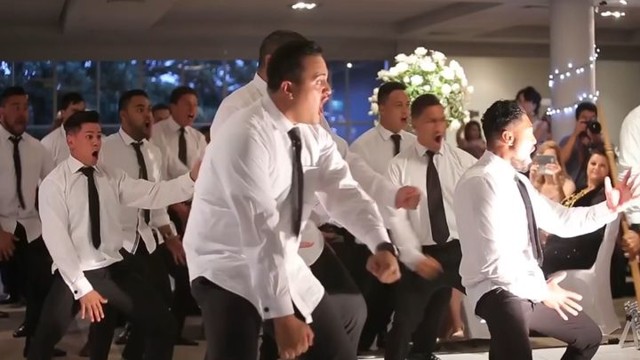 Зрелище, которое стоит непременно увидеть! Ритуальный танец хака на свадьбе в Новой Зеландии
