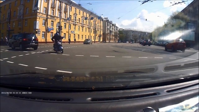 Падение скутериста в Минске
