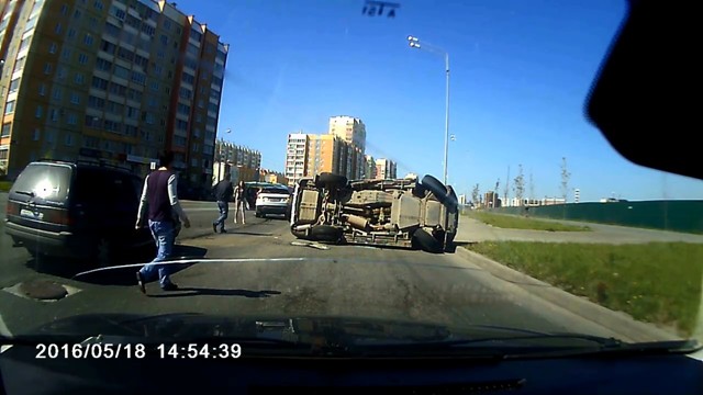 Авария дня. Дама завалила внедорожник