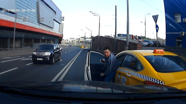 Небольшое ДТП с таксистом