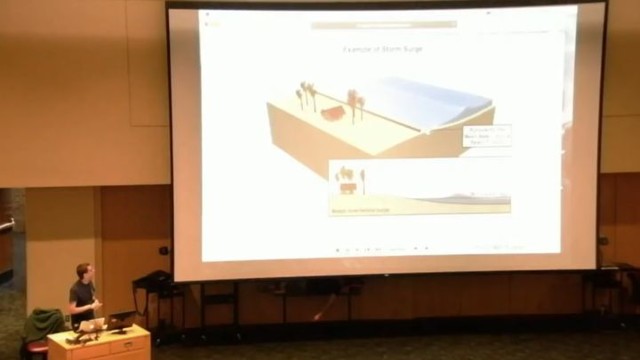  Спящий студент прервал скучную лекцию своим эпичным падением