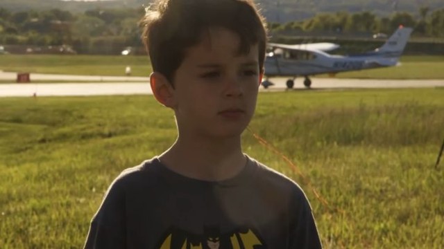 Вырывать молочные зубы может быть очень интересно, когда твой папа - профессиональный пилот вертолёта