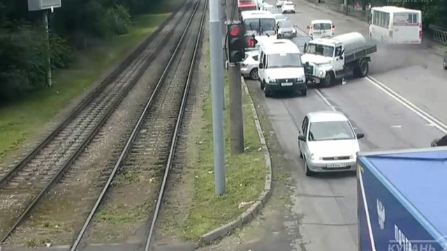 В Краснодаре у ассенизаторской машины отказали тормоза