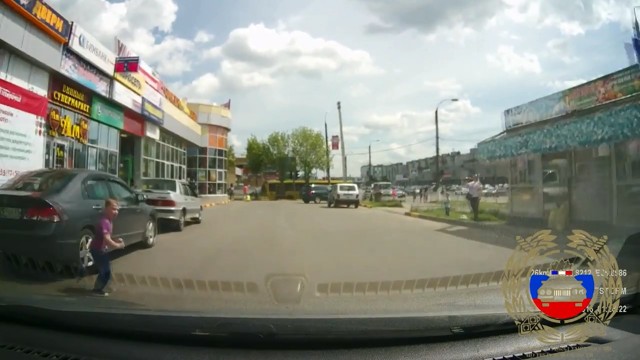 В Твери под колеса машины попал ребенок