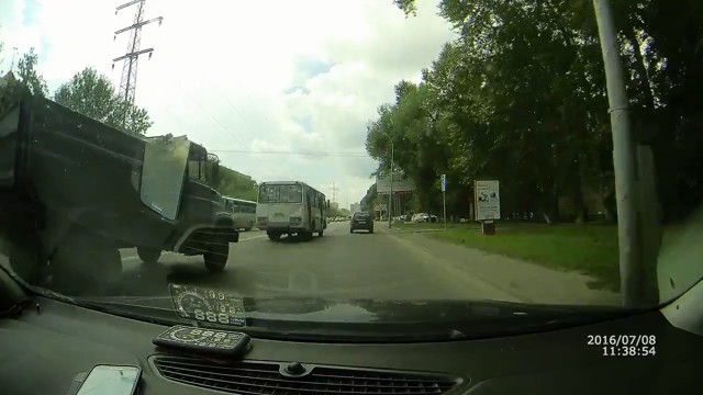 Авария дня. ЗИЛок догнал ПАЗ