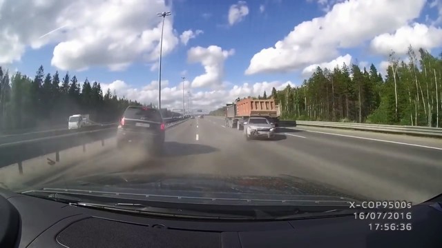 Авария дня. Столкновение двух машин на КАД 
